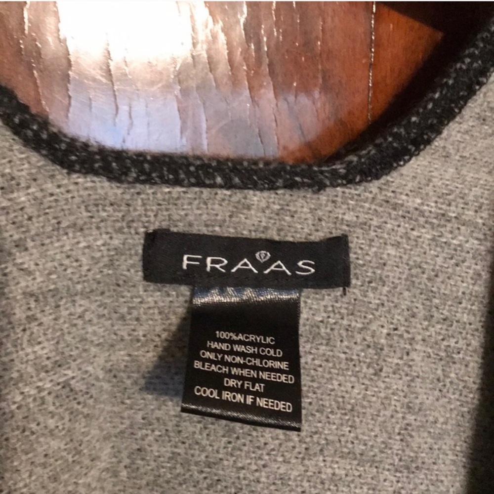 Fraas Ruana Poncho - Picture 3 of 5